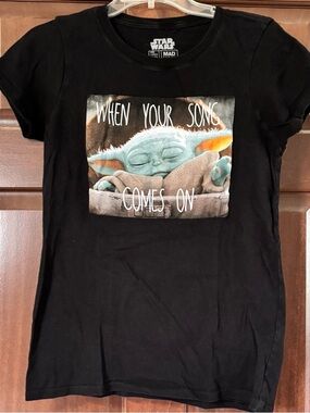 Funny t-shirt size large (11-14) Star Wars The Child Grogu